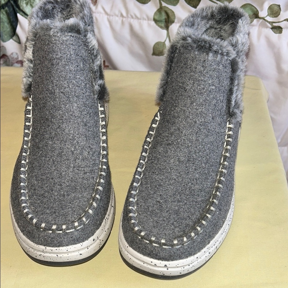 BOBS from Skechers Gray Cozy Slippers with Plush Lining